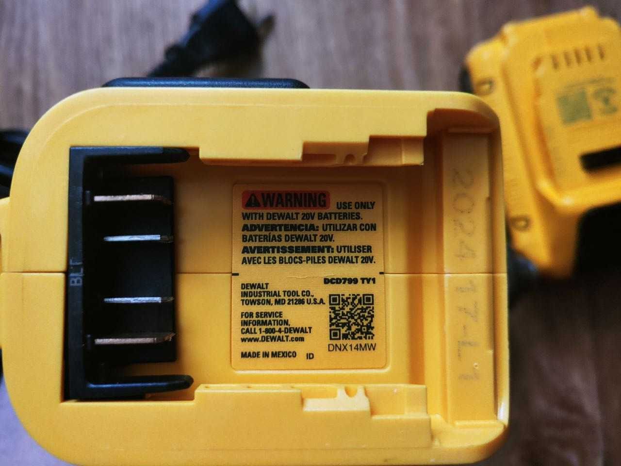 Аккумуляторный шуруповерт-ударная дрель Dewalt DCD799 20V