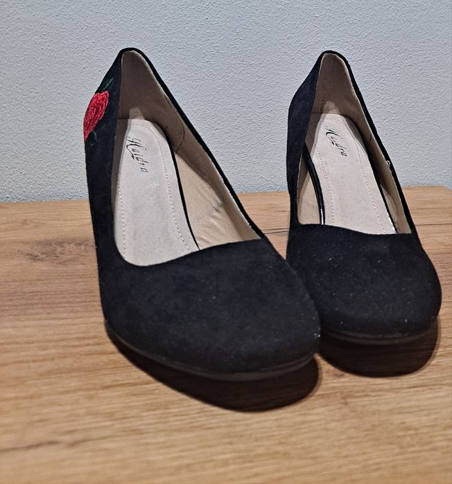 Obuwie damskie na słupku rozmiar 41