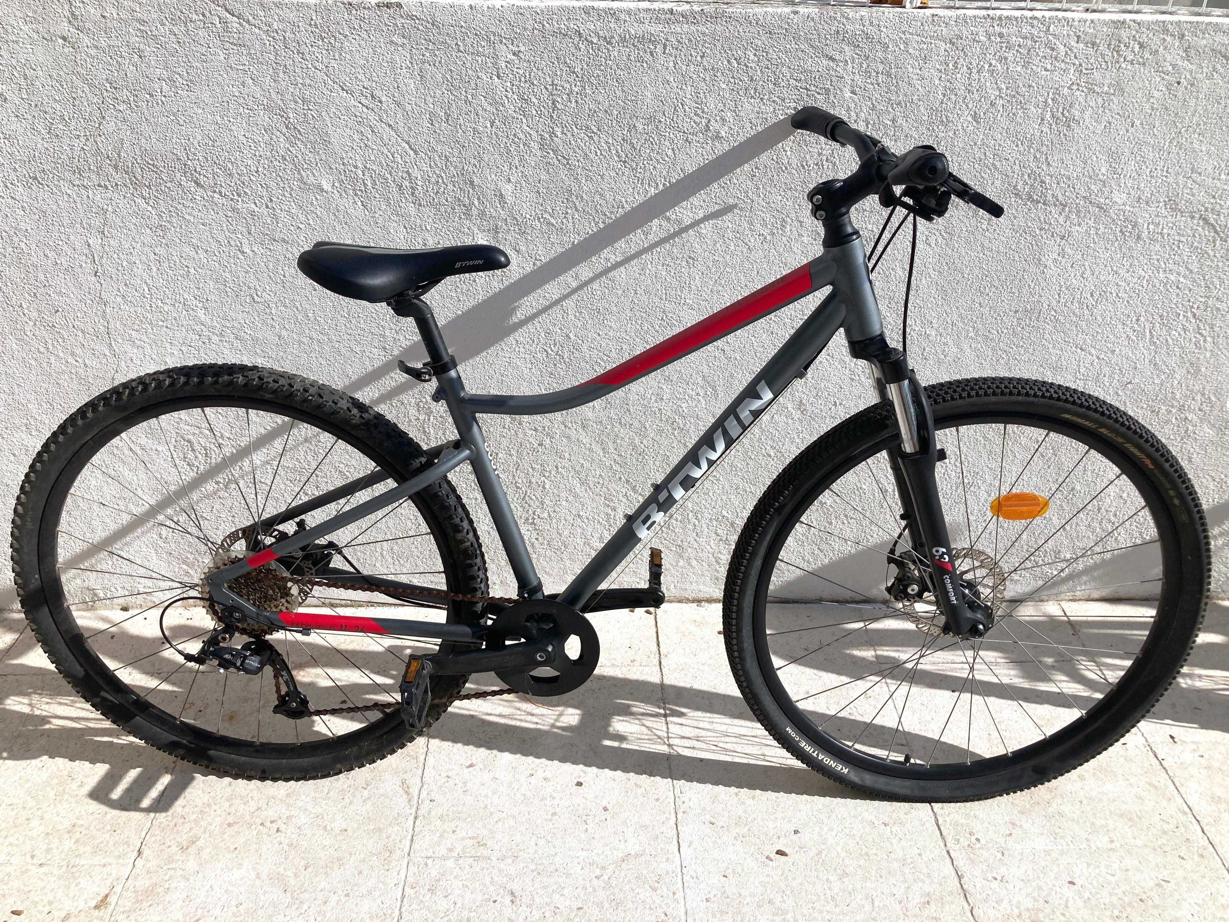 Bicicleta Trekking BTWIN Riverside 500