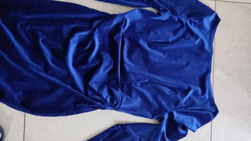 Nowa sukienka welurowa rozm.M