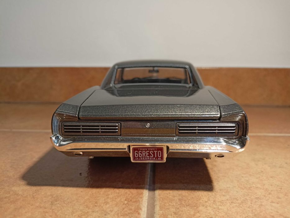 Pontiac GTO Restomod 1966 model w skali 1:18 ACME/otwierane elementy