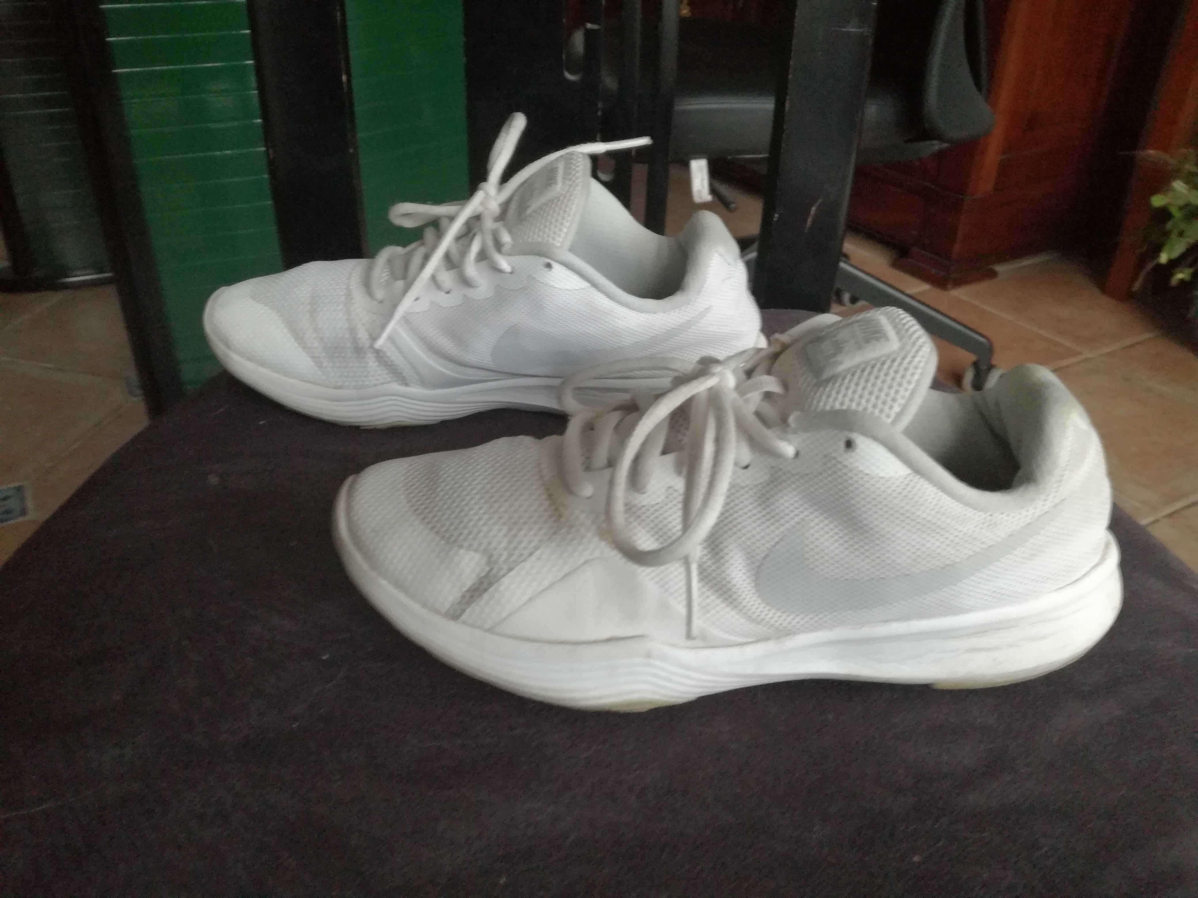Tênis sapatilhas com atacadores brancas Nike