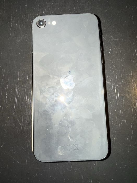 iPhone SE 2020 (2. generacja) 64 GB – bardzo dobry stan + etui