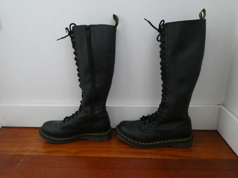 Botas Dr. Martens Altas (20 Furos) - Impecáveis! Usadas 1 Única Vez