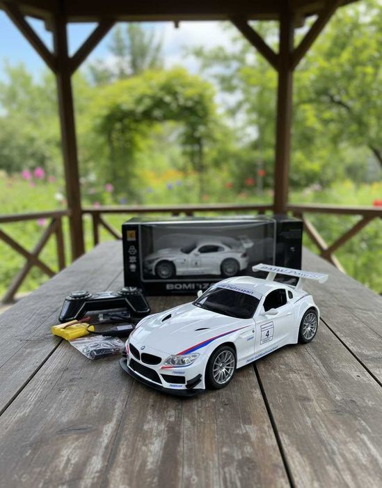 BMW GT3 Дрифт машинка на радіокерована світлові ефекти / змінні колеса