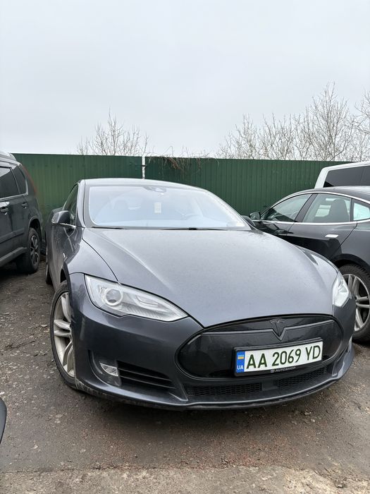 Tesla Model S 85D 2015