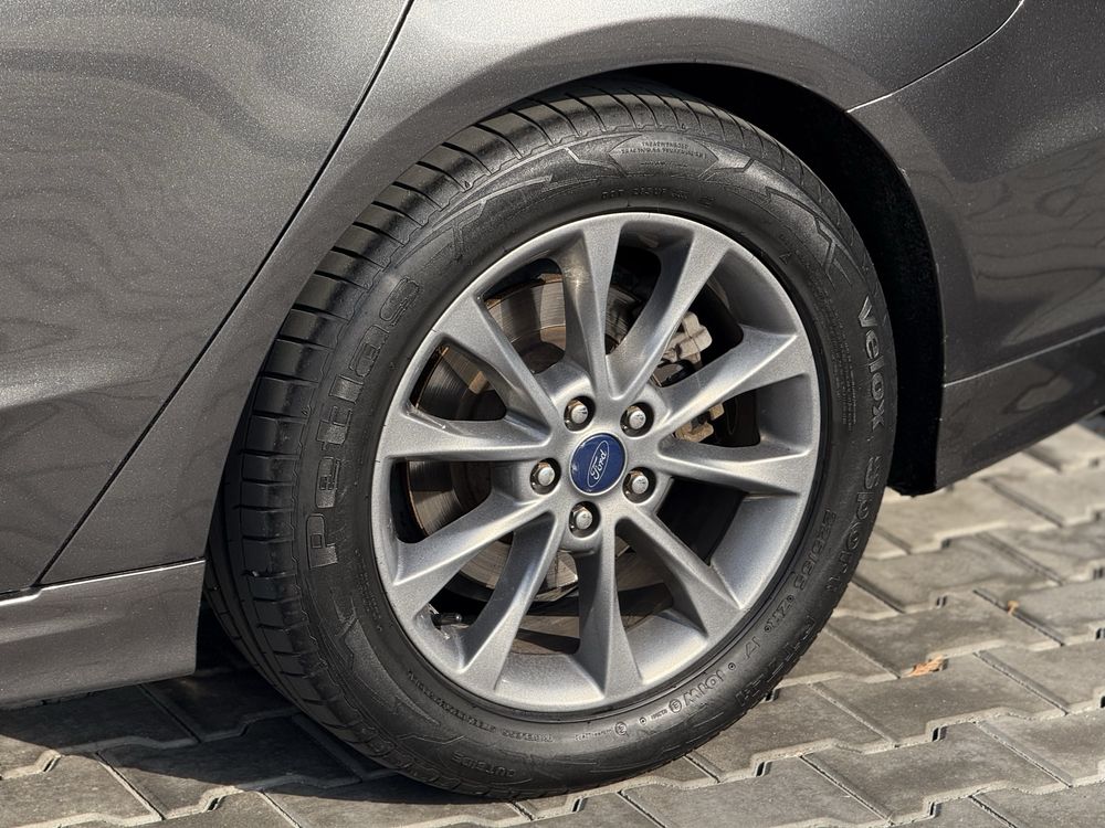 Ford Fusion Hybrid в идеальном состоянии