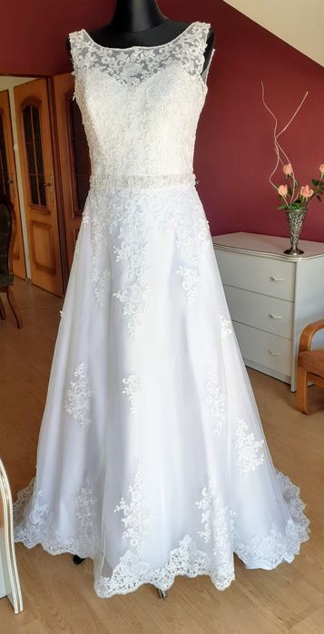 Piękna klasyczna suknia ślubna
