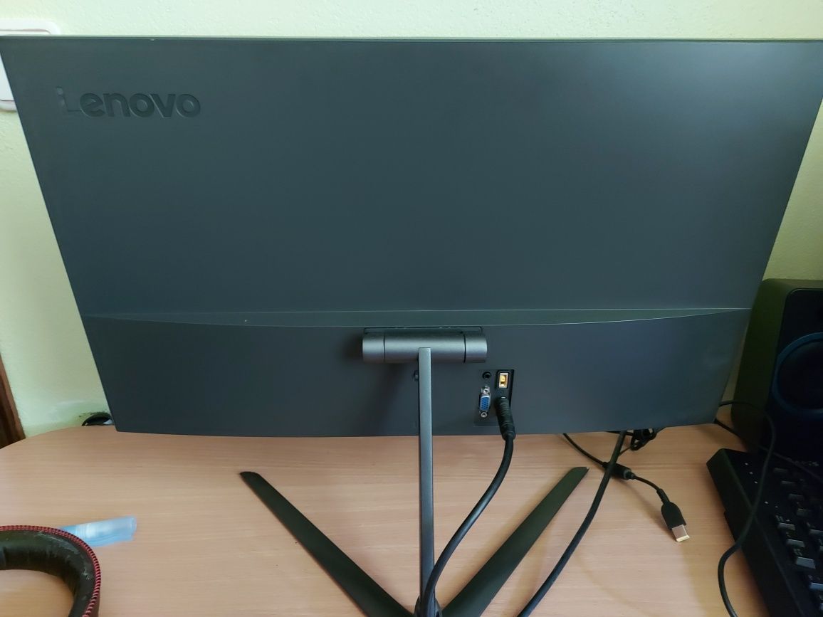 Desktop Gaming Lenovo + Monitor + Teclado Razer