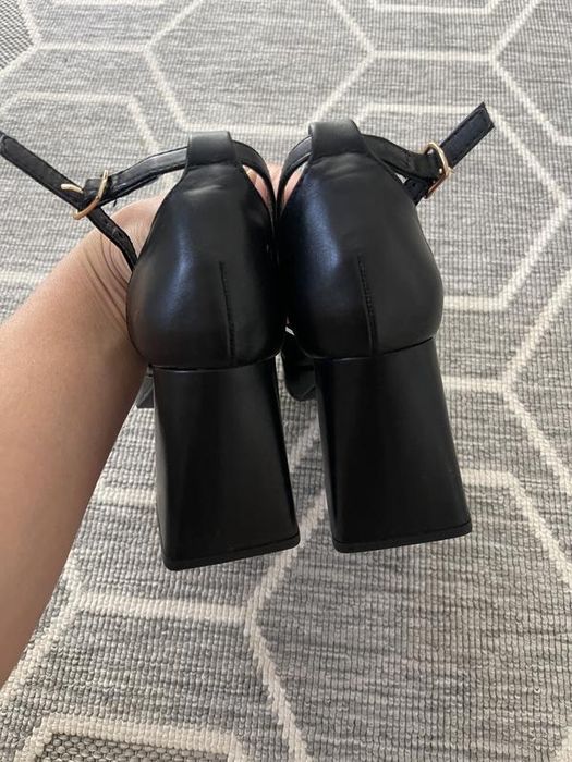 Босоніжки Claudia Ghizzani 37р