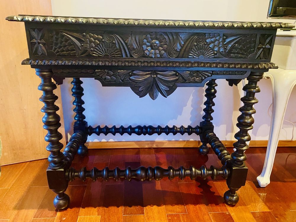 Mesa de apoio madeira trabalhada