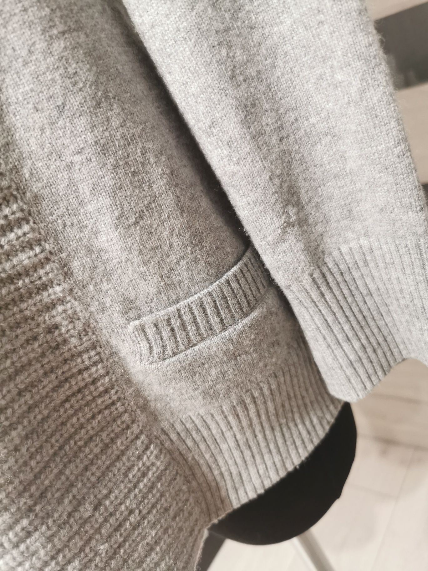 Sweter marki AC Merino – wykonany z kaszmiru, rozmiar S-M