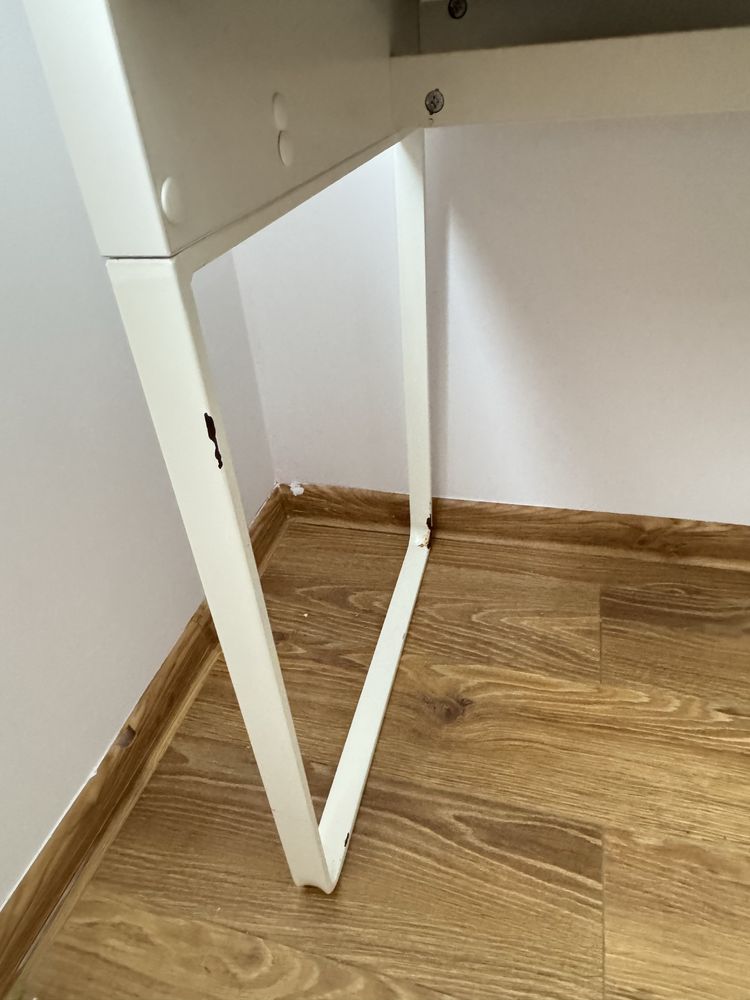 Biale biurko z nadstawką, z tablicą magnetyczną i do pisania, Ikea,
