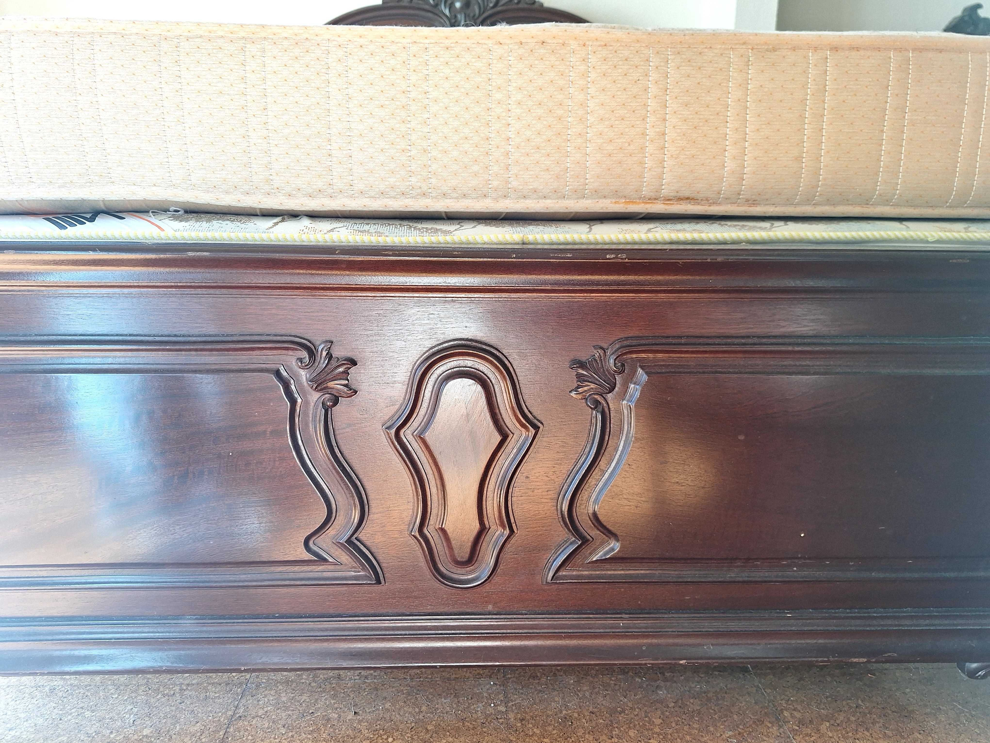 Cama de Casal Madeira Maçica Vintage em ótimo estado