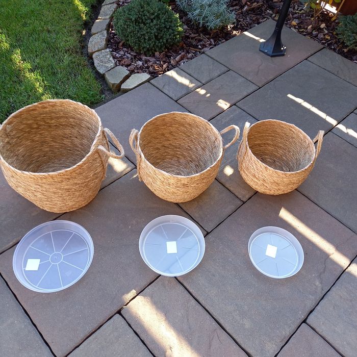 Koszyki na donice, osłonki z naturalnego materiału