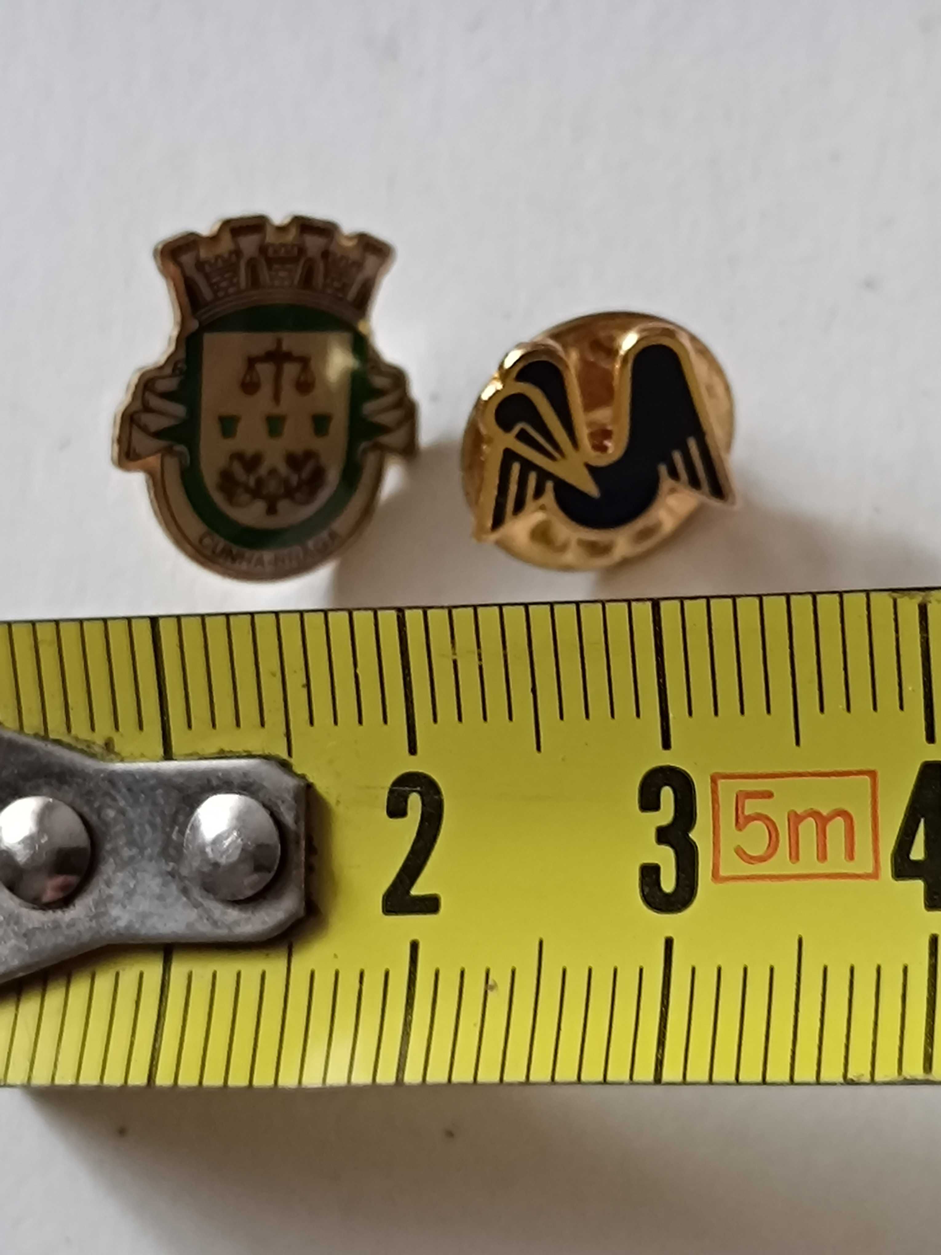 2 Pins antigos de coleção