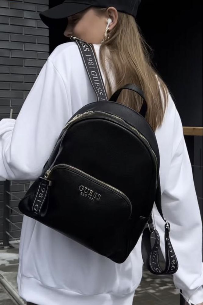 Класичний чорний рюкзак guess haidee