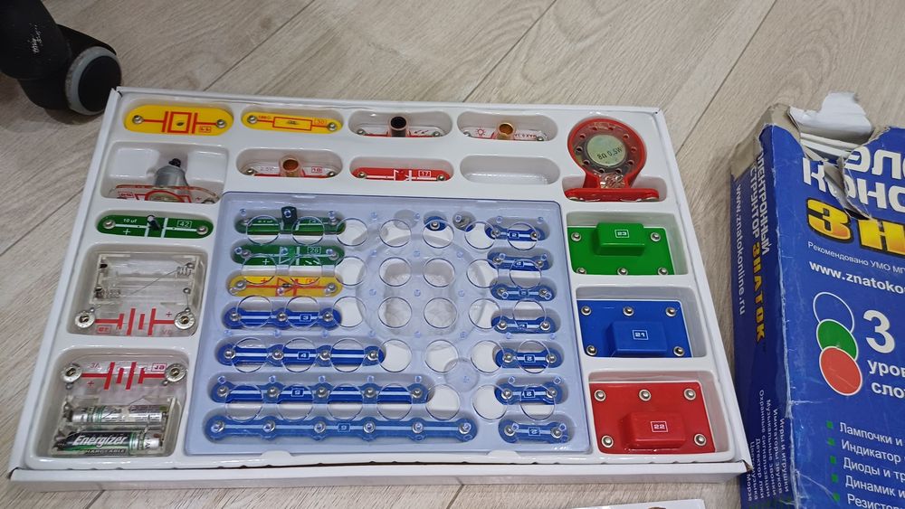 Електронний конструктор знаток