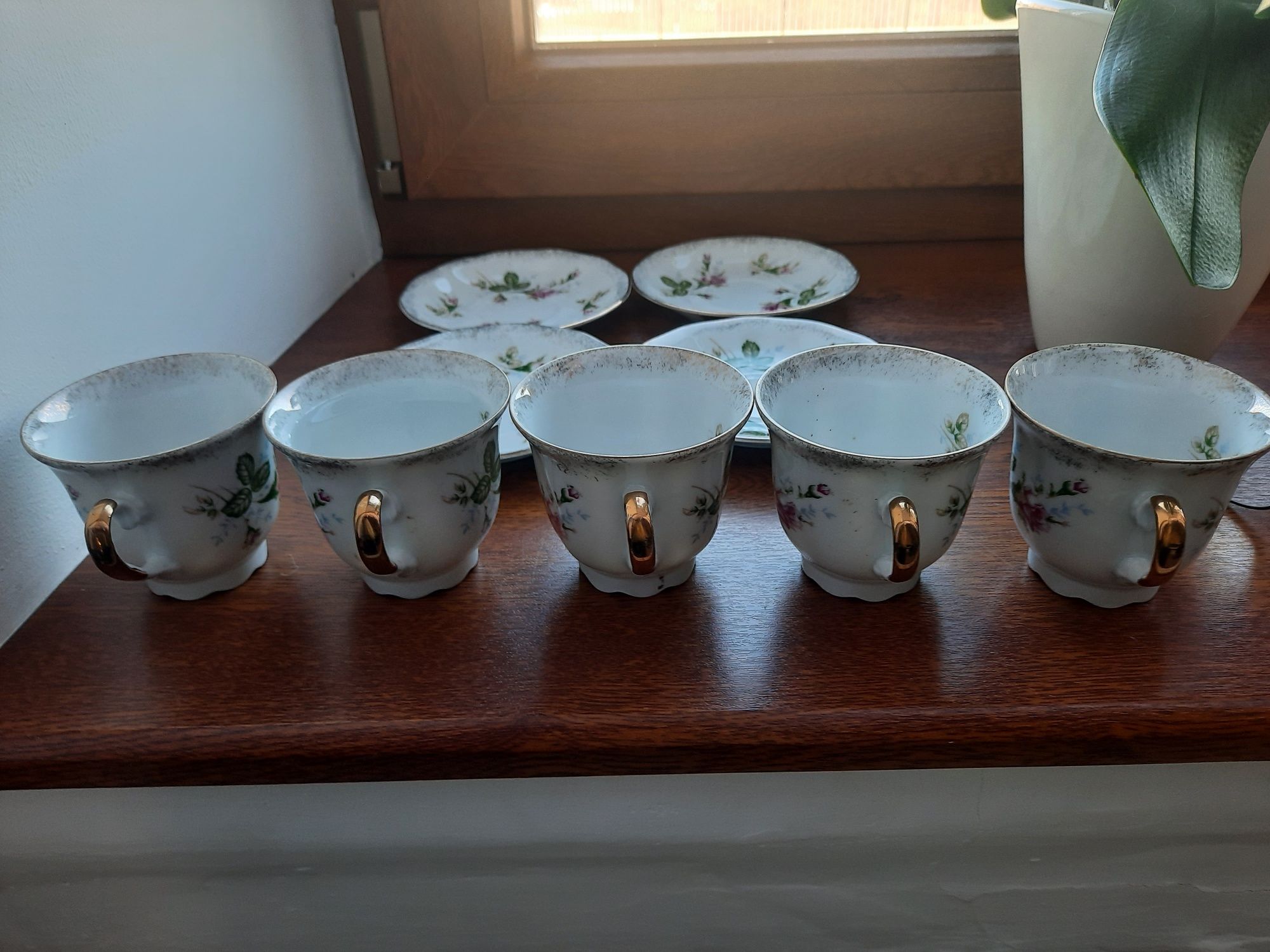 Chodzież porcelanowe filiżanki z talerzykami prl