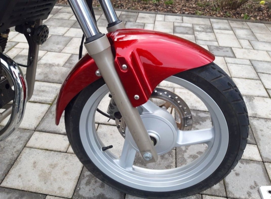 Daelim Roadwin 125  motocykl motor na kat B
