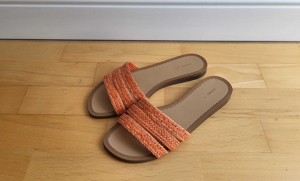 Klapki z plecionymi paskami OYSHO r. 38