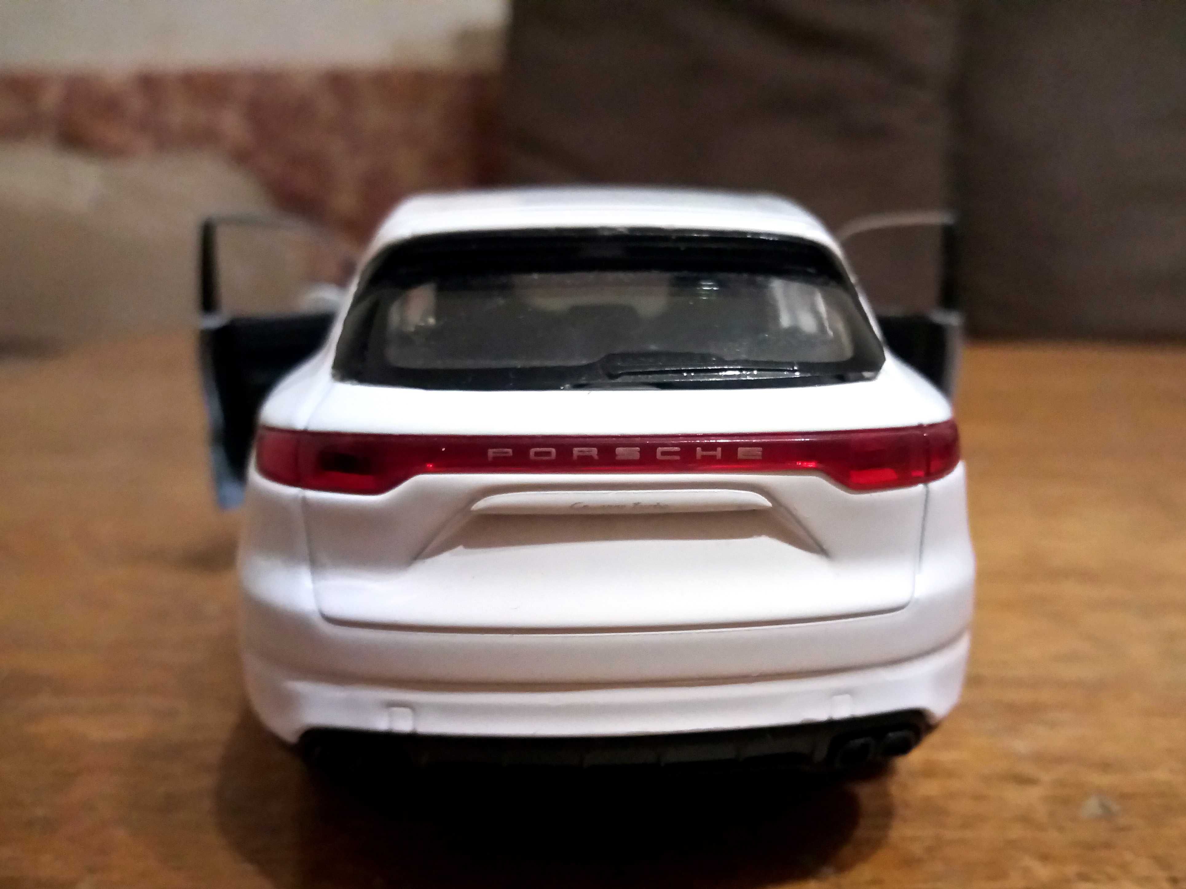 Porsche Cayenne Turbo 1/32 (WELLY)