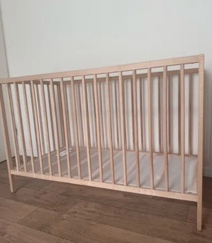 Berço Ikea e colchão