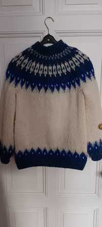 Sprzedam piękny sweterek z wełny islandzkiej