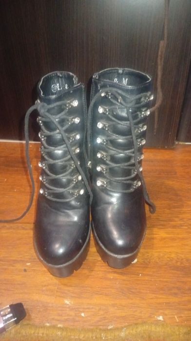 Продам осение туфли на каблуке