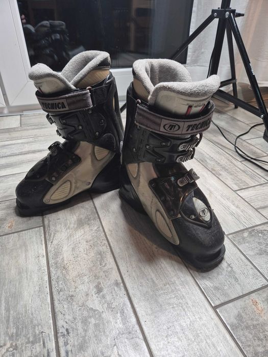 Buty narciarskie zjazdowe TECHNIKA rozmiar 24-24,5