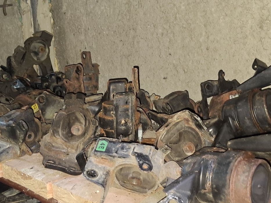 Подушка моторна двигуна  ліва права нижня верхня Avensis T25 (T250) 20