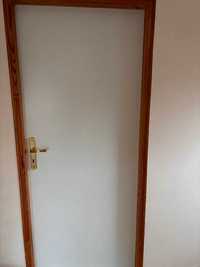 Drzwi do pokoju (lewe) + ościeżnica + klamka z zamkiem