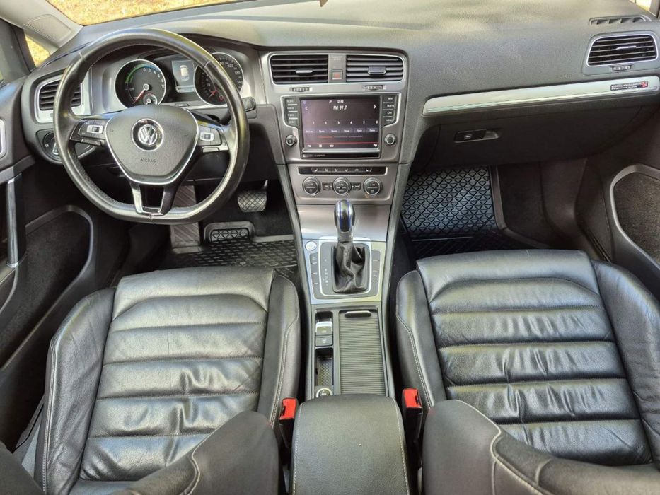 Продам Volkswagen e-Golf