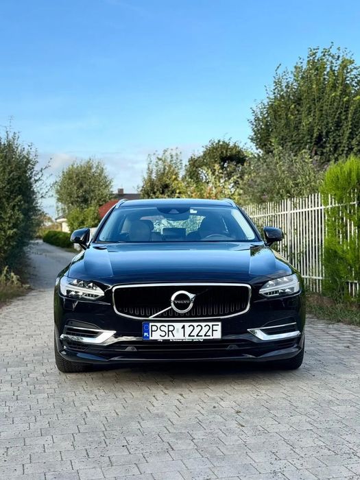 Volvo V90 Volvo V90 T8 Plug-in Hybrid Momentum – Szybkość, Klasa i Ekologia