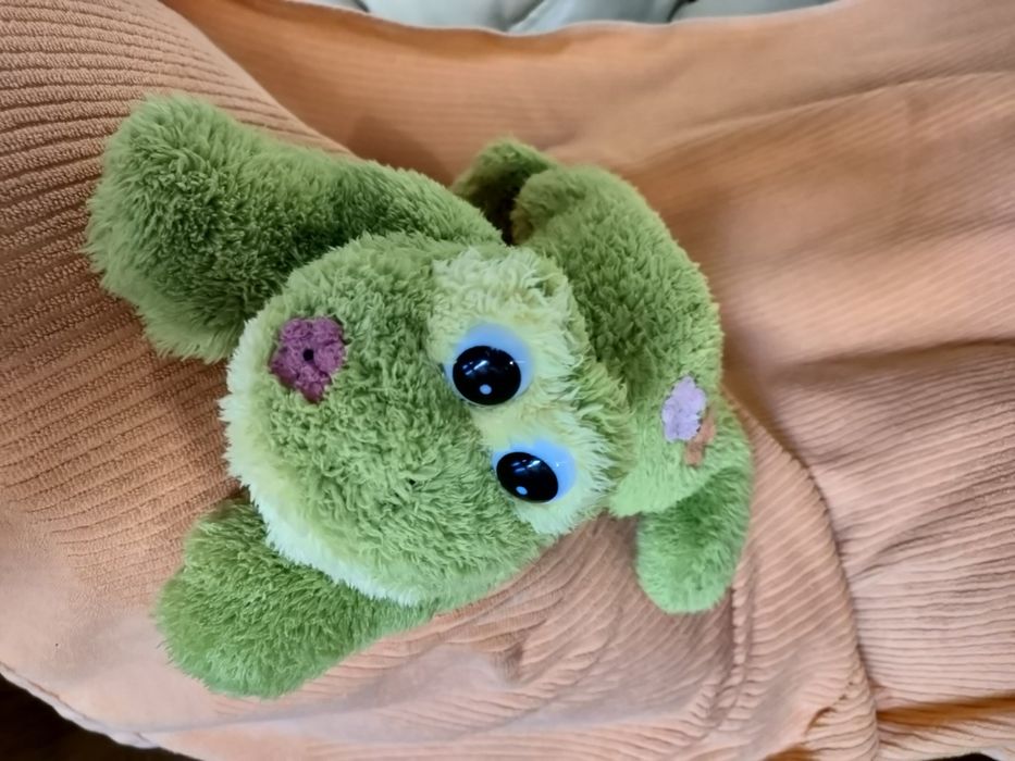 Peluche Sapinho Fofo, bom estado,  usado pouco.