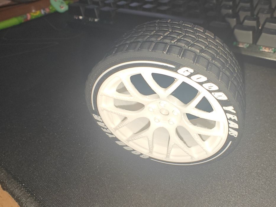 Pneu e jante (impressão 3D)