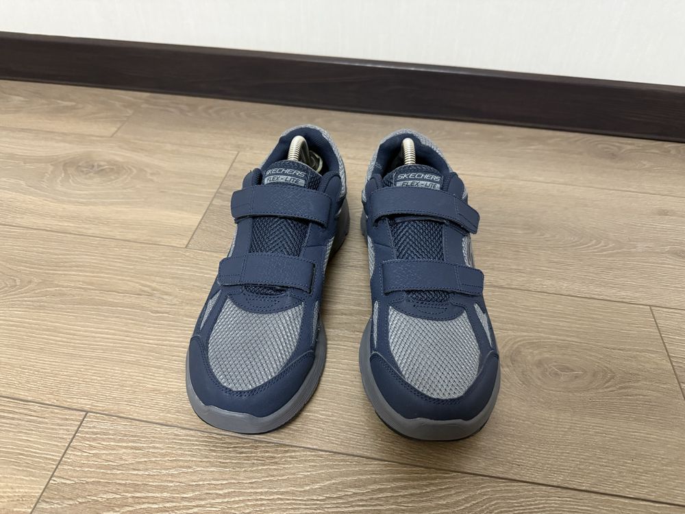 Кросівки на липучках Skechers 45 розмір стан нових