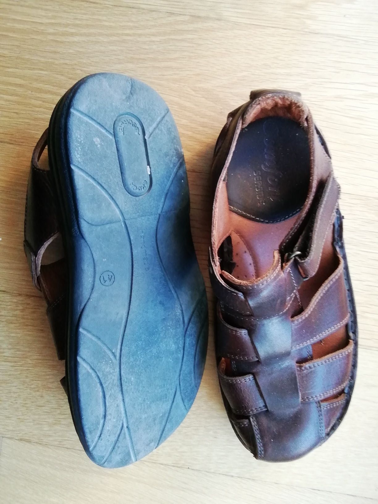 Sandália n. 41 e Sapatos pretos n. 9, para homem