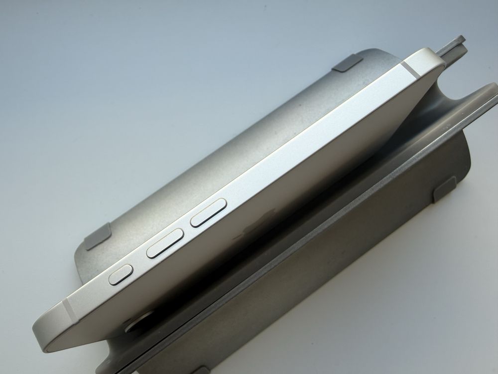 Apple iPhone 16e 128gb White Neverlock 100%