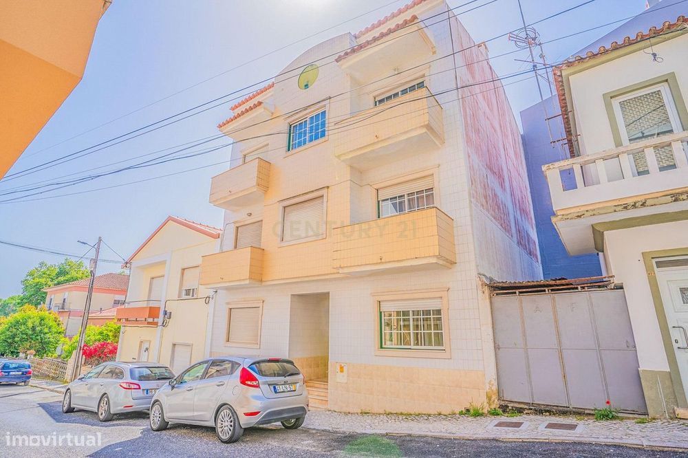 Apartamento duplex T2+2 | Caldas da Rainha | Localização Tranquila