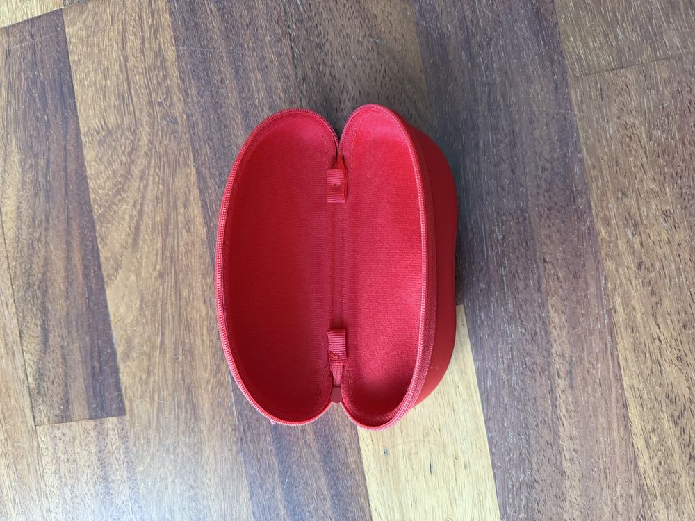 Dziecięce pudełko na okulary Fisher Price czerwone