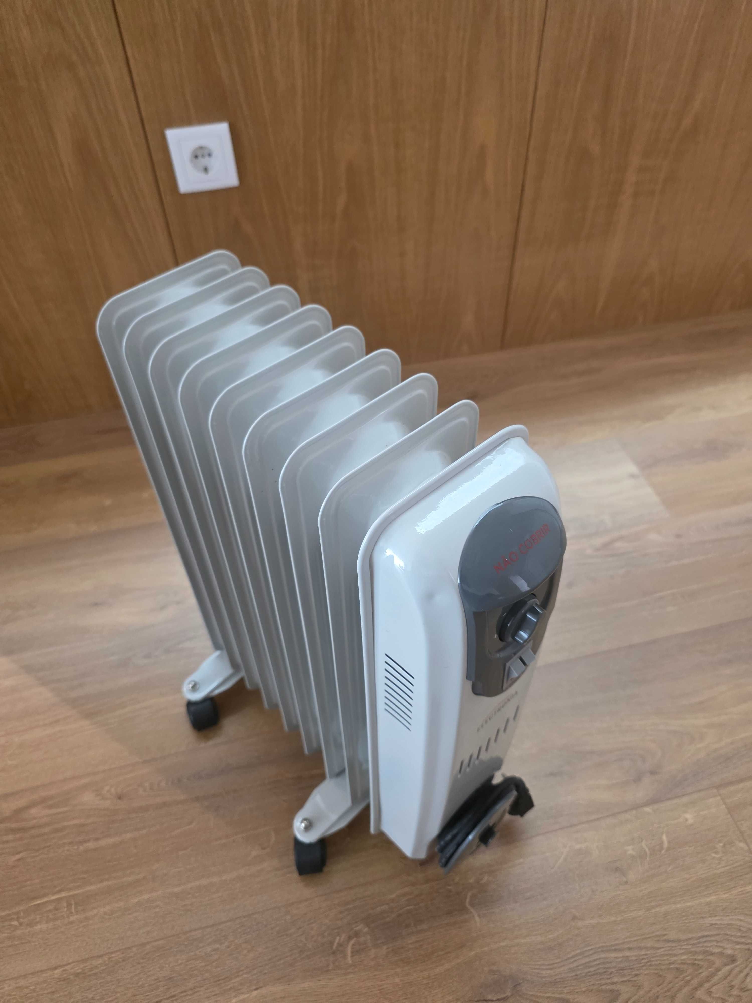 Aquecedor a óleo ELECTRONIA 2000W