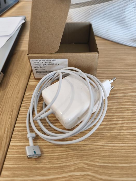 Carregador MacBook  modelo AE45 como novo