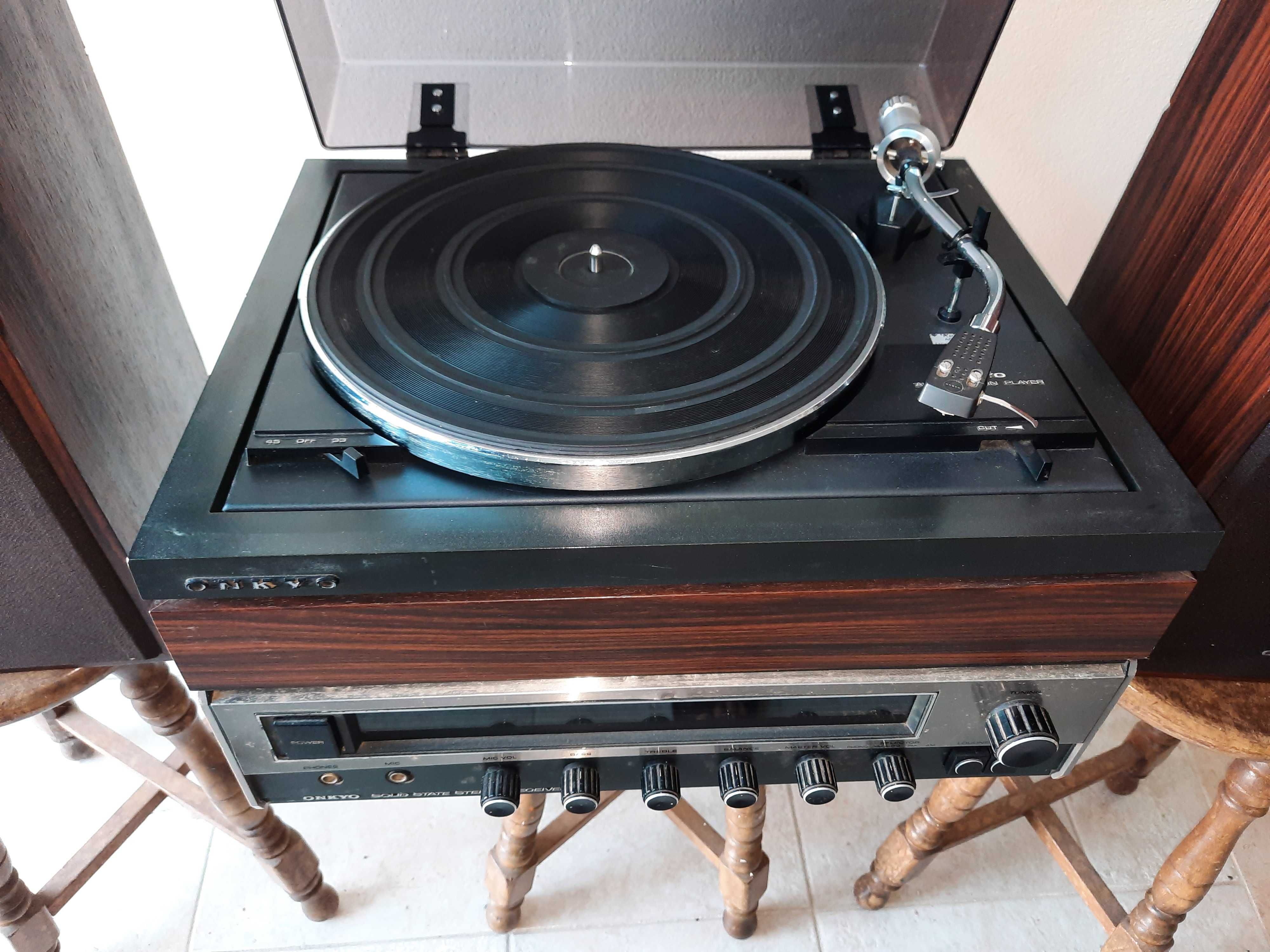 Onkyo Y-100 , Aparelhagem