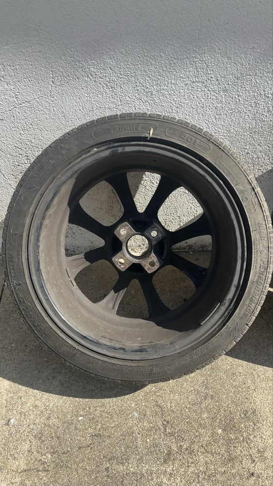 Quatro jantes especiais + pneus 205/45 R 17 88 W XL