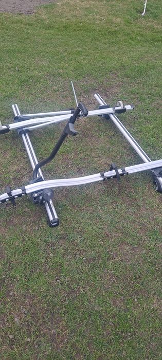 Sprzedam aluminiowy   bagażnik  taurus/thule dachowy z 2 uchwytami na
