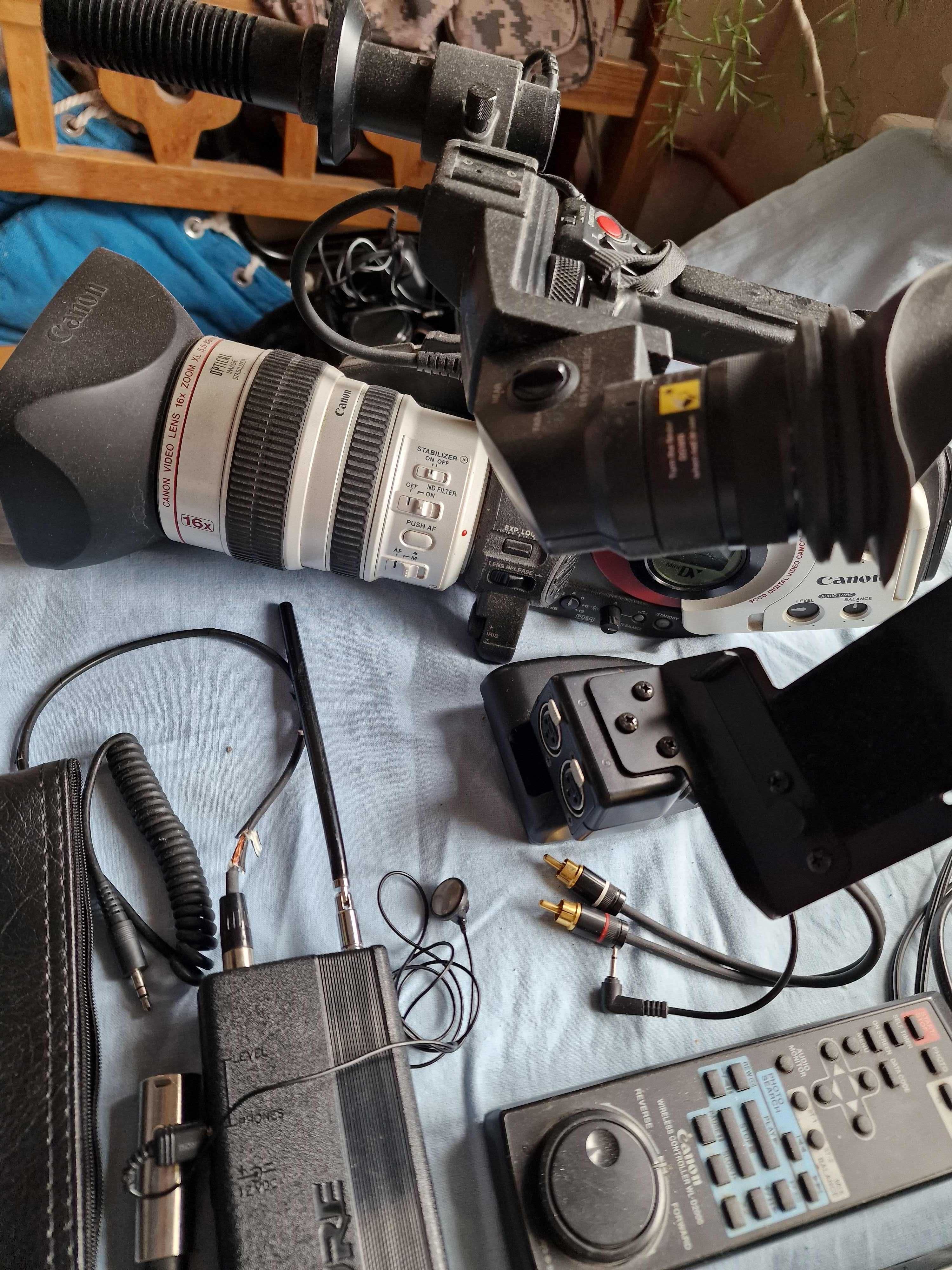 Kamera cyfrowa Canon XL-1 z dodatkowym osprzętem.Używana -sprawna