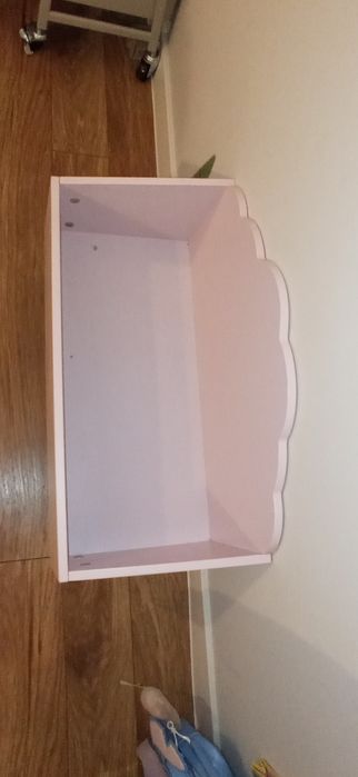 Półka na książki i zabawki