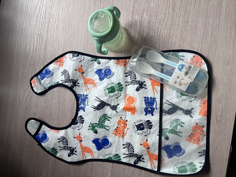 Слюнявчик, столові прибори, непроливайка