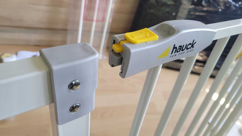Barierka Hauck Open N Stop biała 96-101cm